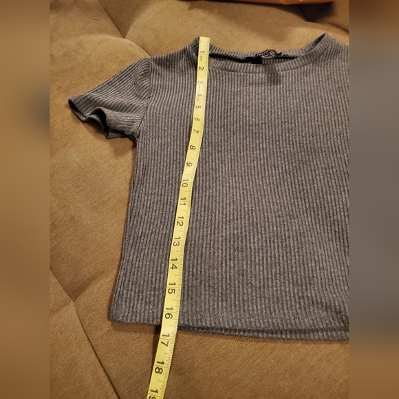Forever 21 ribbed grey size small crop top - Picture 3 of 6